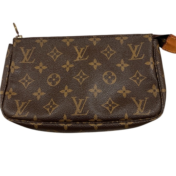 LV Pochette - Picture 2 of 7